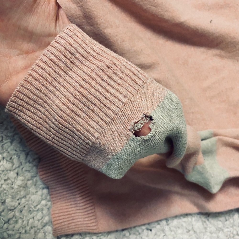 Pink sweater - Picture 3 of 3